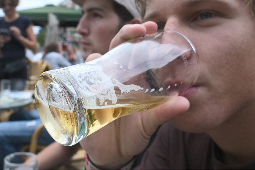 Is alcohol nou wel of niet slecht voor jongeren?